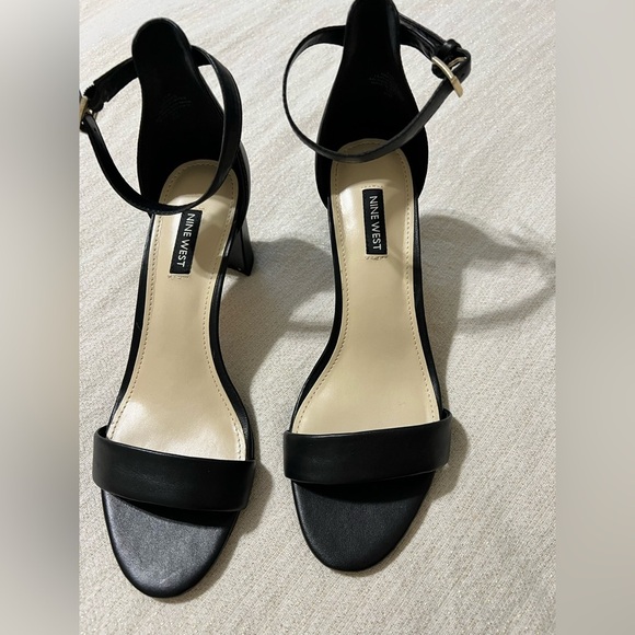 NIB Nine West Spruce Block Heeled Ankle strap sandals - Black Size 8.5 - Picture 4 of 10